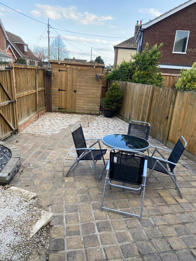 Cosy Cottage Great Bentley Near Station And Shops Exterior photo